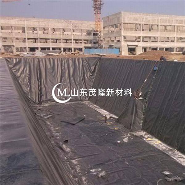 土工膜具有良好的防滲性能，廣泛應(yīng)用于生活垃圾填埋場、固體垃圾填埋場